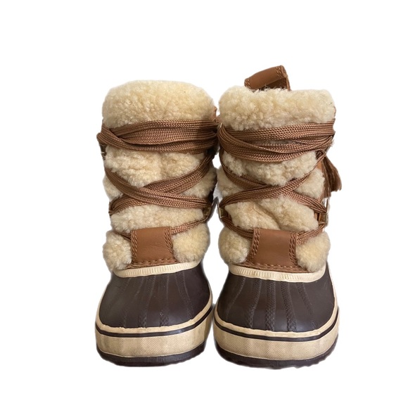 Sorel x Chloe Boots - Picture 2 of 10